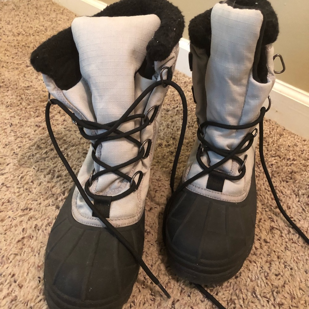 Snow boots